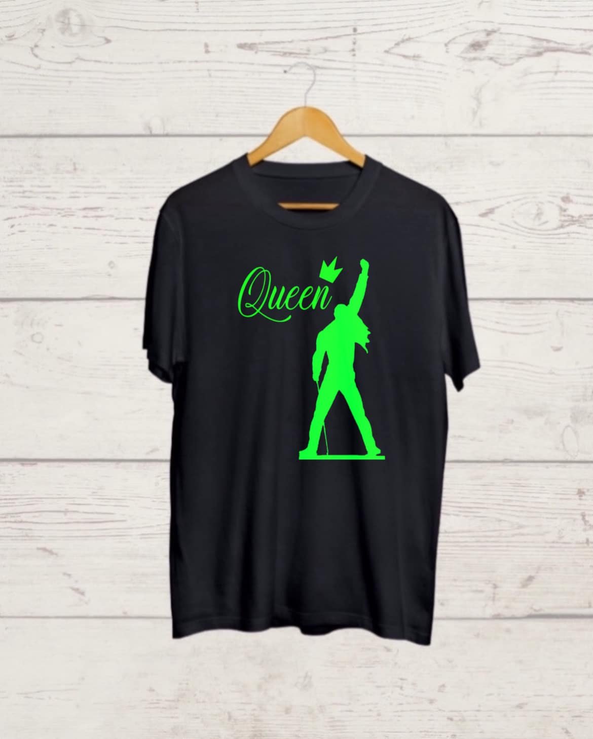 Buy Queen print Black T shirt Buy The Queen print Black T shirt