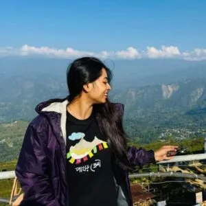 OikotaanTees Customer in Black T shirt